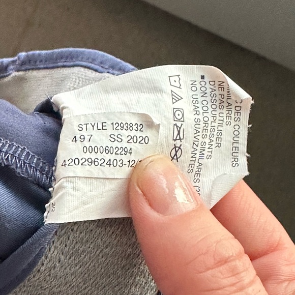 Women’s size 8 under armour fitted heat gear short - Picture 3 of 8